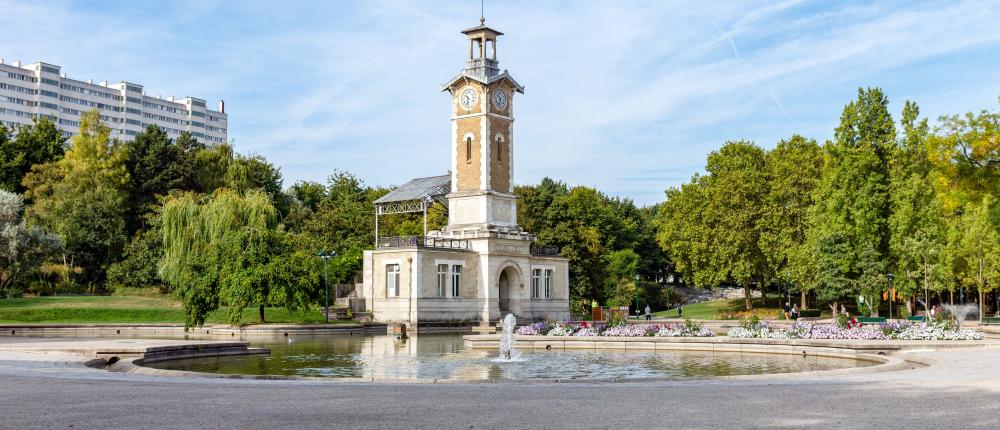 The sun shines on the 15th arrondissement