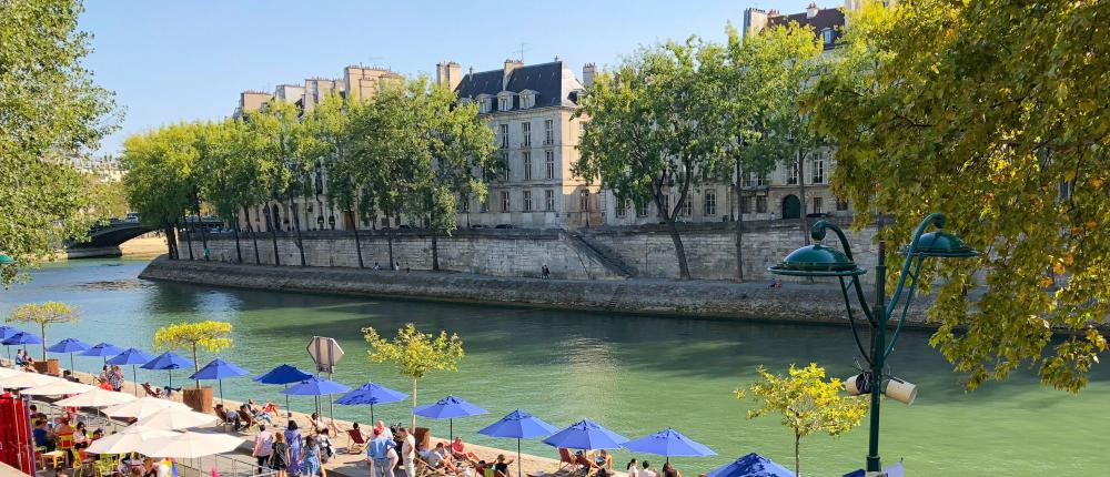 Cap sur le Brésil avec Paris Plages 2025, à deux pas de l’Hôtel Beaugrenelle Saint Charles